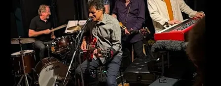 'Vezi'  In Concert with Band