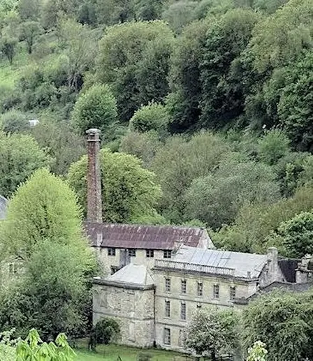 Country Houses in Industrial Settings