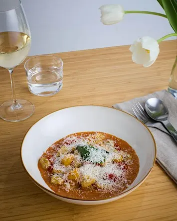 Sharing Table: A Supper Club Hosted by M&G Kitchen