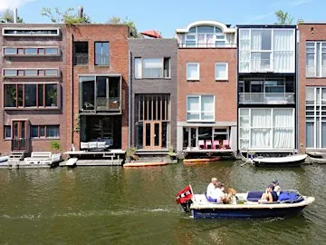 Fietstour Gebouwen door Vrouwen in het Oostelijk Havengebied