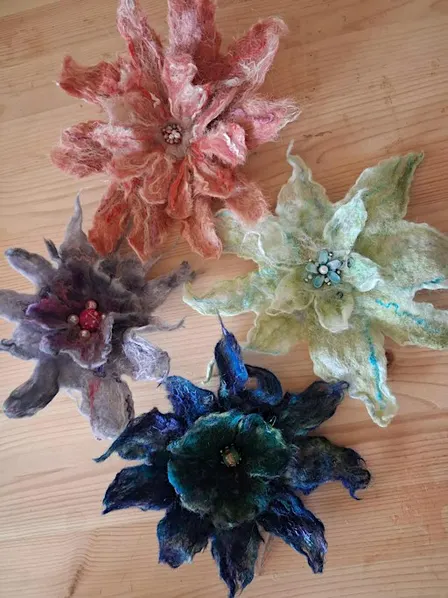 Workshop: Wet felt flower brooch (BBC 2806)