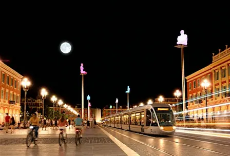 Marcher la nuit, lire autrement la ville