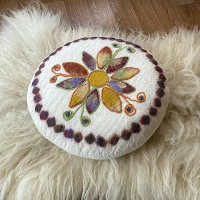 Make a Felted Seamless Cushion with Trish O'Meara