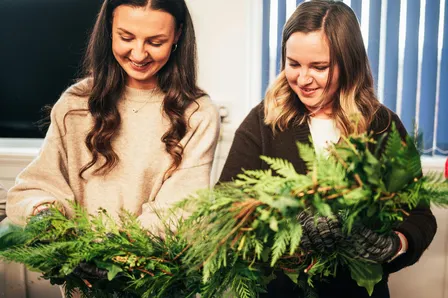 2 for £60 Christmas wreath-making workshop with free prosecco & cake!