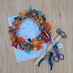Make a recycled tin wreath!