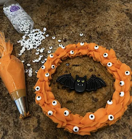HALLOWEEN COOKIE CAKE DECORATING EVENT