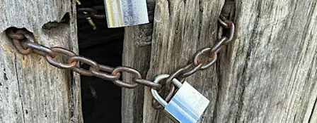 Halloween locks and chains tour