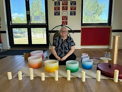 Evening guided relaxation and sound bath session for sleeping well