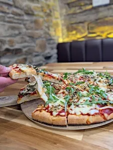 PIZZA, PINTS AND QUIZ NIGHT
