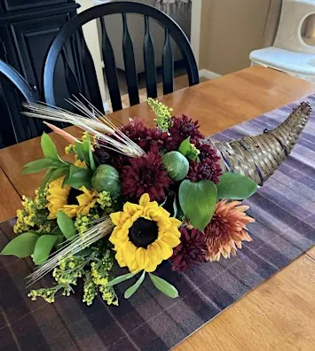 DIY Friendsgiving Floral Cornucopias