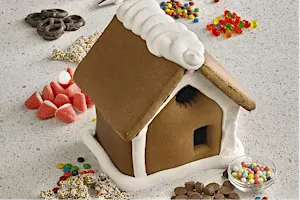 Make & Take: Decorate a Gingerbread House (All Ages)
