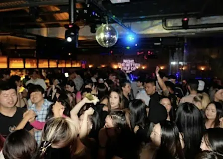 Fiesta de K-pop y «random play dance» gratuitos (después del concierto)