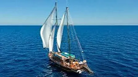 PIRATE BOAT EXPERIENCE & UNLIMITED DRINKS