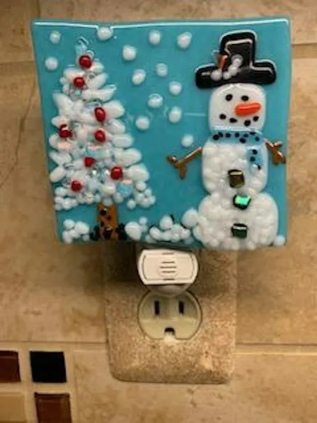 Snowman Glass Fused make a nightlight, suncatcher or tea-light