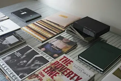 Dialogue: photo + book + sg = ?