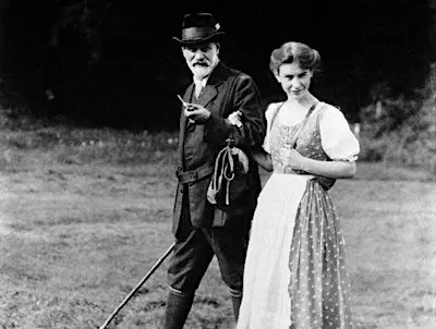 Dear Papa – A Reading of Letters from Anna to Sigmund Freud by Ruth Rosen
