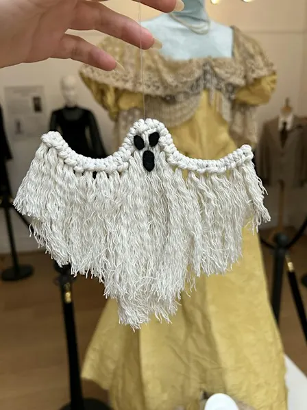 Make your own Halloween decorations 10am - 12pm