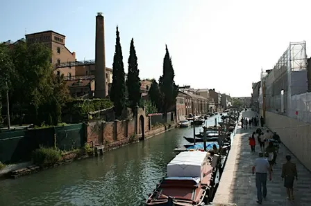 Dopo le fabbriche. Passeggiata nei luoghi postindustriali della Giudecca