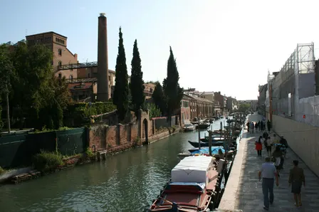 Dopo le fabbriche. Passeggiata nei luoghi postindustriali della Giudecca