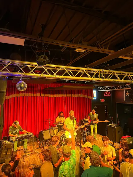 AVERY CRABTREE @ 2 FISTED WILLIE'S