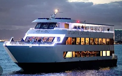NAUFRAGO-SUNSET HALLOWEEN YACHT PARTY
