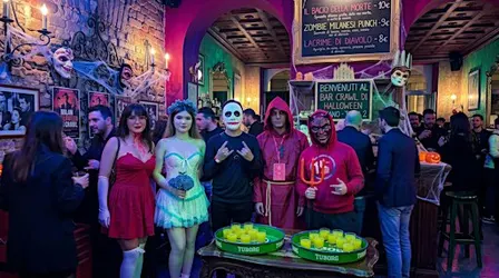 Halloween Bar Crawl Party Milan