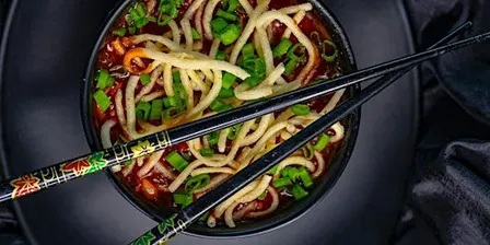 Noodles e Involtini Primavera - Cucina orientale