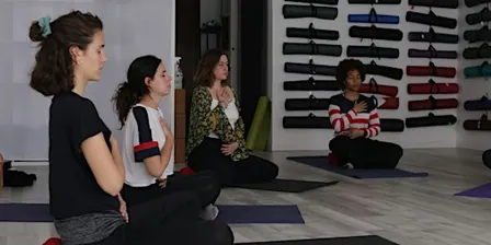 DANZA TERAPÉUTICA: ¡Enraízate para florecer!