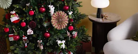 Treetorial: How To Style & Decorate Your Tree This Year