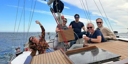 ⛵ Cava & Tapas Sailing Experience | Paseo en Velero con Cava y Tapas