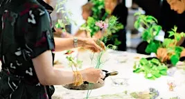 10/28 (Wed) : Japanese Flower Arrangement with a Tall s Square Vase
