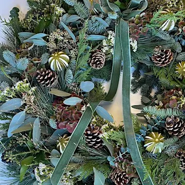 A Luxury Christmas Wreath-Making Experience (am)