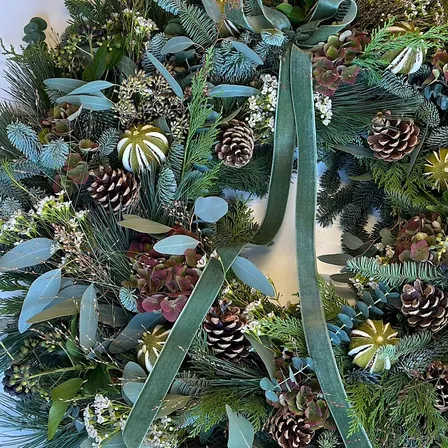 A Luxury Christmas Wreath-Making Experience (am)