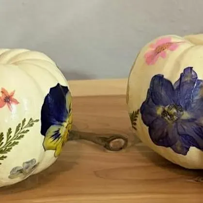 Forever Flower Pumpkin Craft Night at Oscar Carl Vineyard