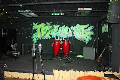 The tree house live