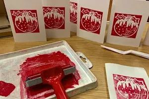Linoprint Christmas Card Workshop | Gweithdy Cardiau Nadolig Linoargraffu