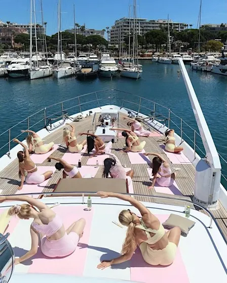 Sunset Pilates Yacht: Sushi, Drinks & Goodie Bags