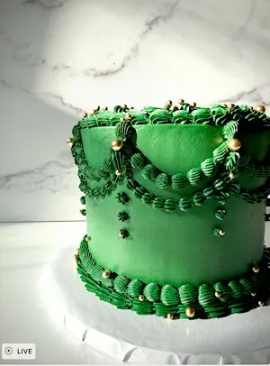Vintage Piping Cake Decorating