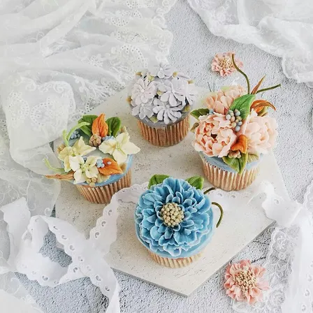 Floral Cupcake Decorating with Nakyung Lee