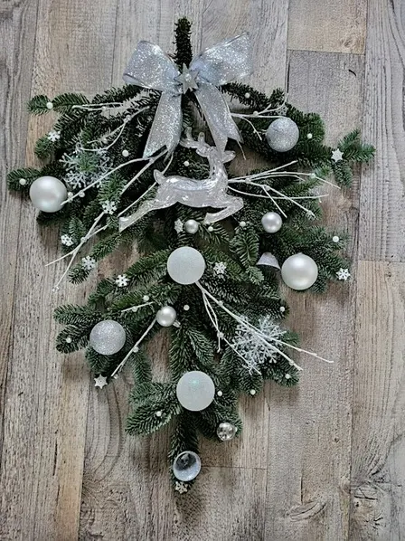 Christmas door hanging workshop