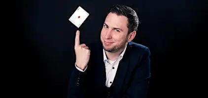 Wunder Hautnah! Die Tischmagieshow mit Marcel Wunder