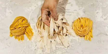 MANI IN PASTA - TAGLIATELLE