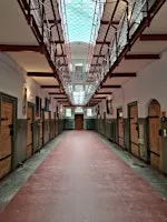 Historische & architektonische Führung durch das ehemalige Frauengefängnis