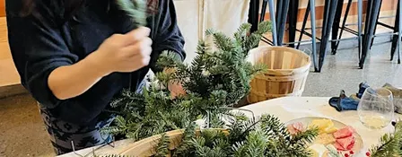 Annual Fresh 18" Christmas Wreath Class