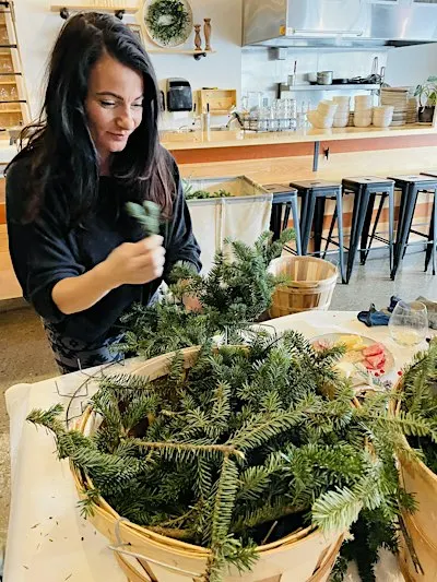 Annual Fresh 18" Christmas Wreath Class
