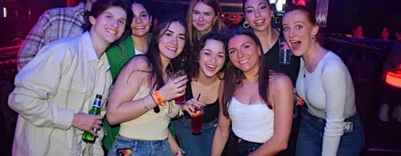 4 Hour - Shanghai Pub Crawl (Bar-hopping/Nightlife Tour)