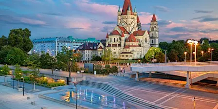 Crack the codes of Vienna with our thrilling outdoor escape game!