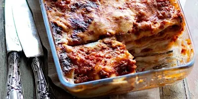 LASAGNA, Bechamel and Ragu' Bolognaise sauce Italian cooking class.