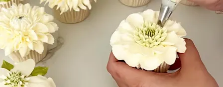 Beginner Cupcake Decorating Class | Buttercream Piping & Floral Cupcakes