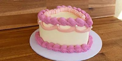Heart cake decorating class